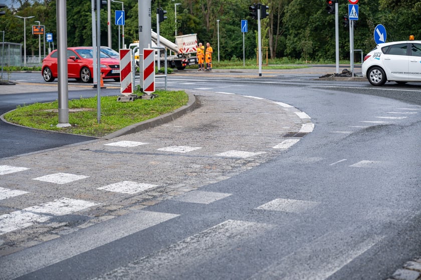 Skrzyżowanie alei Wielkiej Wyspy z ulicą Mickiewicza i aleją Paderewskiego